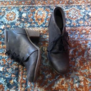 Clarks Collection Brown Leather Ankle Bootie Heel Lace-Up